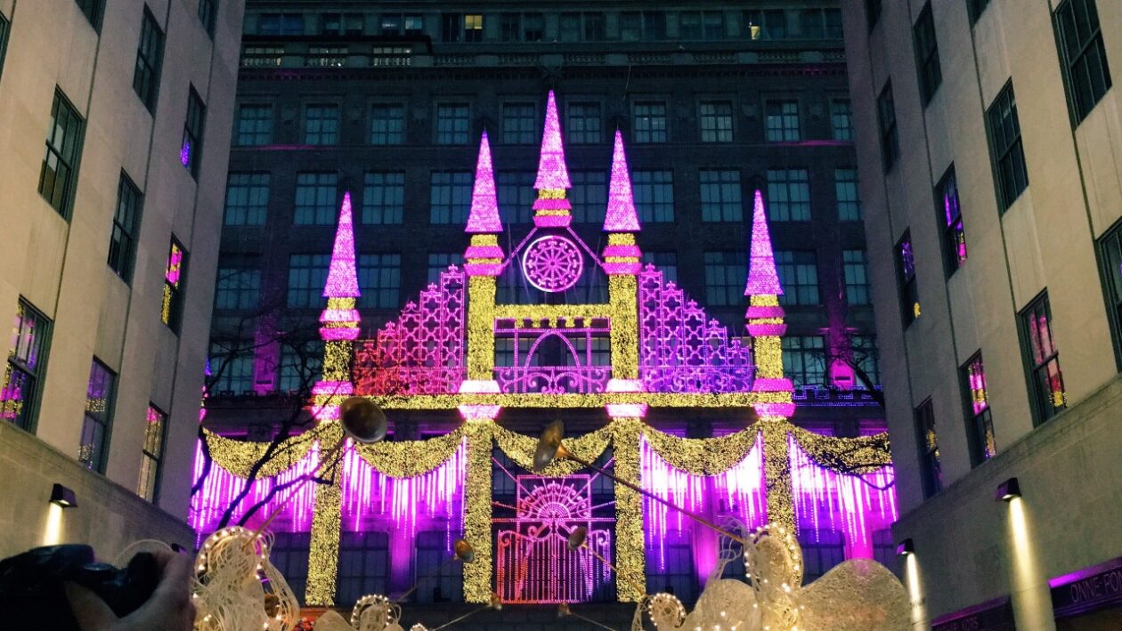 Saks Fifth Avenue Holiday Light Show